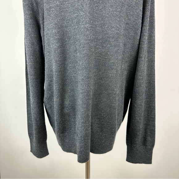 Banana Republic Extra Fine Merino Wool V Neck Sweater Size Large - Picture 3 of 5